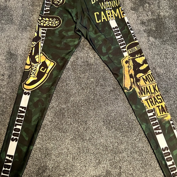 WWE Carmella Wild Bangarang L Leggings - Picture 4 of 4